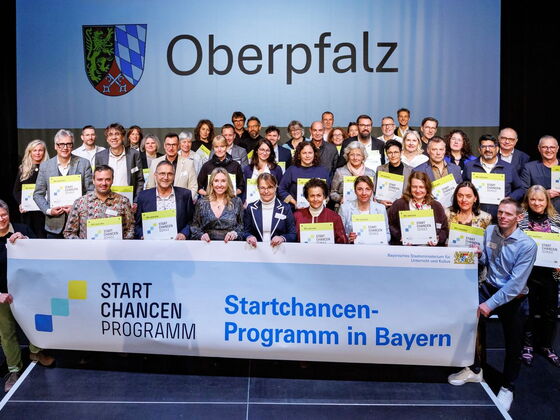 Gruppenbild Auftaktveranstaltung Startchancen-Schule